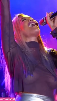 Rita Ora [ rita-ora ] - Come massage my feet, I know you want to 😈