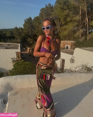 Rita Ora [ rita-ora ] - My cute body is just so tempting 😍