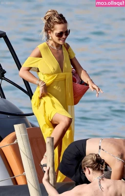 Rita Ora [ rita-ora ] - Do you wanna see my perky titties