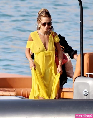 Rita Ora [ rita-ora ] - Happy Sunday! Don't forget to head over to @ivyworksoutdirty for some part 1