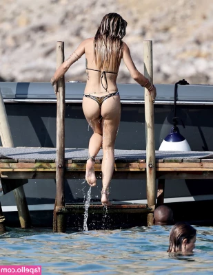 Rita Ora [ rita-ora ] - Image photo of trampling with PVC boots 
