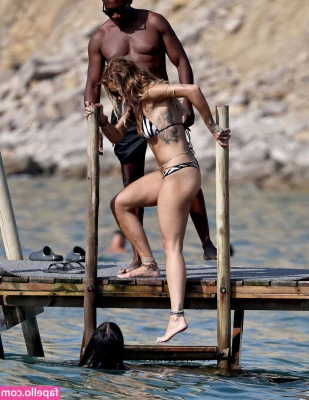 Rita Ora [ rita-ora ] - Preciosa mais fofa do onlyfans 🙈