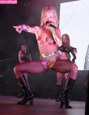 Rita Ora [ rita-ora ] - Hi guys  Today I m in the role of a bunny for you