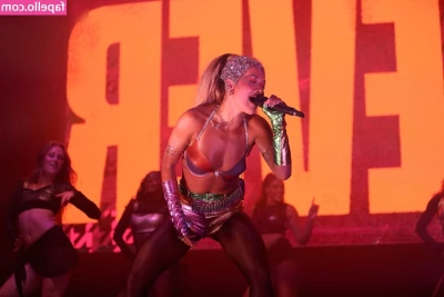 Rita Ora [ rita-ora ] - My booty need your attention🍑