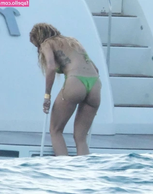Rita Ora [ rita-ora ] - They fell out