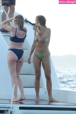Rita Ora [ rita-ora ] - Fresh new pedicure