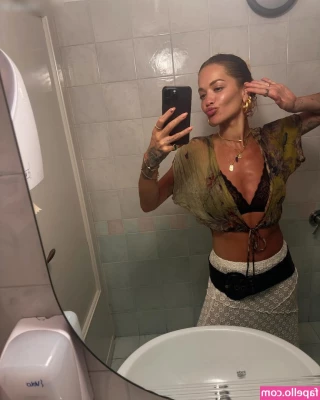 Rita Ora [ rita-ora ] - La pocision de perrito  es mi favorito