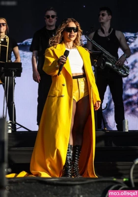 Rita Ora [ rita-ora ] - Tell me I m your good girl before bed