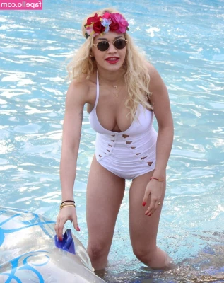 Rita Ora [ rita-ora ] - NEW CLIP TONIGHT   How tight can the shorts be  before they re TOO