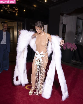 Rita Ora [ rita-ora ] - Last week I tried to read you a story while using my hitachi 😝 it