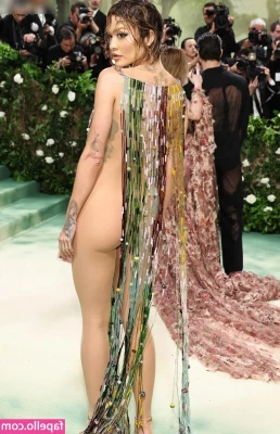 Rita Ora [ rita-ora ] - In Motel come una vera zoccola mi eccitano un casino queste porno