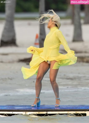 Rita Ora [ rita-ora ] - Vacation pics from Bahanas  got my feet in the ocean and the pool  It part 1