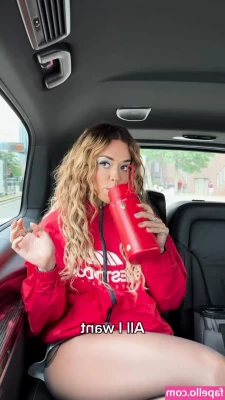 Rita Ora [ rita-ora ] - Had a fun hike lol. But I had to afterward😋