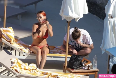 Rita Ora [ rita-ora ] - Gotta spray off the dirty feet