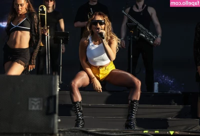 Rita Ora [ rita-ora ] - Ohhhhh I have a HOLE in my PANTS  Shhhhh part 1