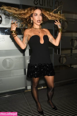 Rita Ora [ rita-ora ] - Is it still ok to go topless on a pebbly beach? 🖤