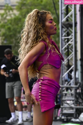 Rita Ora [ rita-ora ] - Pensa eu sentando assim com você.
