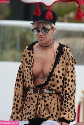 Rita Ora [ rita-ora ] - Who would be into a strip tease video? I’ve never done one before