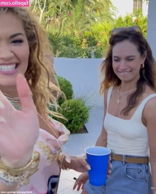 Rita Ora [ rita-ora ] - Alguien para abrazarlo con las piernas