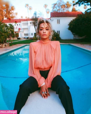 Rita Ora [ rita-ora ] - Just stretching