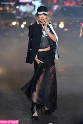 Rita Ora [ rita-ora ] - They say there’s a hurricane coming. Time to drink! Who’s gonna part 1
