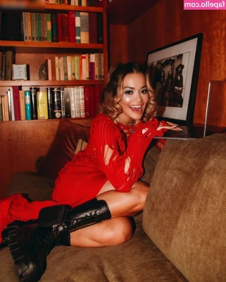 Rita Ora [ rita-ora ] - Catch this 🚿🚿🚿🚿🚿 vid