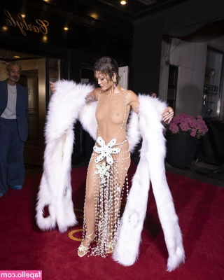 Rita Ora [ rita-ora ] - Chubby girl curvi