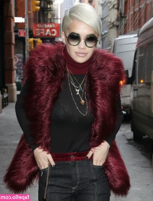 Rita Ora [ rita-ora ] - A morning handjob to start the day relaxed