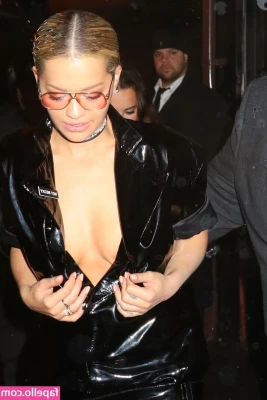 Rita Ora [ rita-ora ] - Who wants to tickle my feet