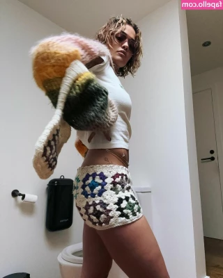 Rita Ora [ rita-ora ] - Me being silly after shooting an oil custom