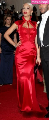 Rita Ora [ rita-ora ] - strip tease in royal blue outfit