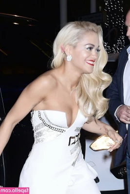 Rita Ora [ rita-ora ] - Dando rabo a  valentinosistor sin parar  TREMENDO PASIVO