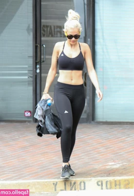 Rita Ora [ rita-ora ] - Huge Tits MILF go down on huge cock taking it deep down her throat