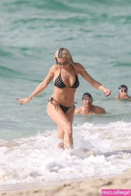 Rita Ora [ rita-ora ] - My flight is delayed so I wanna play