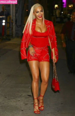 Rita Ora [ rita-ora ] - hey hey👋 live show with a striptease and dildo riding in a