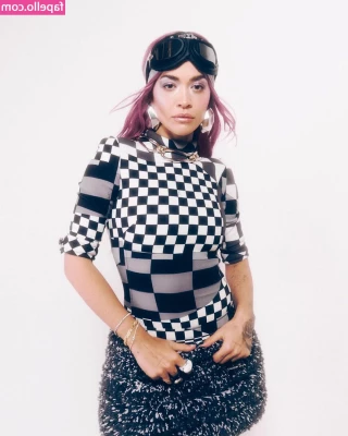 Rita Ora [ rita-ora ] - is this seat taken baby