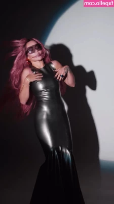 Rita Ora [ rita-ora ] - Who loves juicy milf tits