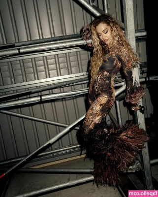 Rita Ora [ rita-ora ] - look at your private chat to see the set i made with this lingerie
