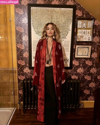 Rita Ora [ rita-ora ] - Pssstt check your DMs