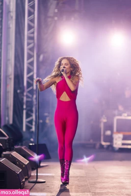 Rita Ora [ rita-ora ] - Nyshava og klar for litt lek