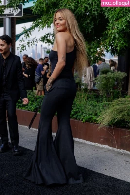 Rita Ora [ rita-ora ] - Wow the pics I took to tell Twitter I was as online are gr8