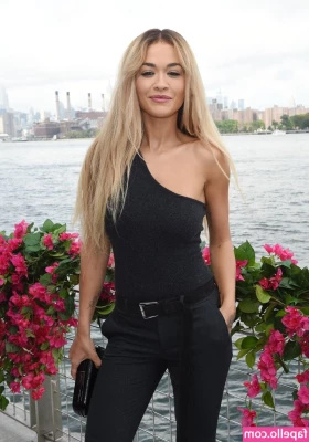 Rita Ora [ rita-ora ] - Look at my sweet pussy