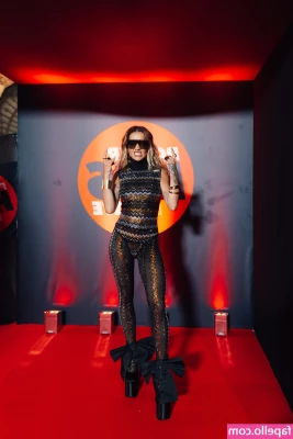 Rita Ora [ rita-ora ] - Sneaky shower shot