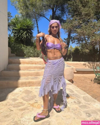 Rita Ora [ rita-ora ] - Is there such thing as to long of socks?! 🤔