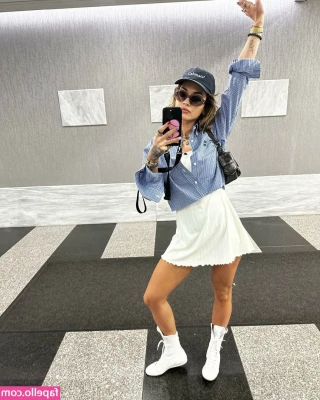 Rita Ora [ rita-ora ] - Sorry I ve been inactive lately  I ve been traveling a lot for the
