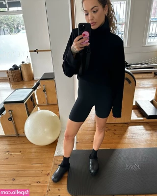Rita Ora [ rita-ora ] - Cute outfit + strong vibrator = really good orgasm