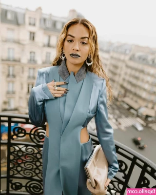 Rita Ora [ rita-ora ] - Just waiting in the position for you to take out my plug and fill my