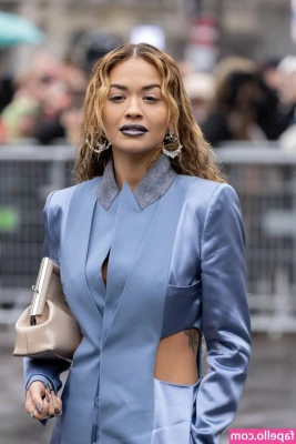 Rita Ora [ rita-ora ] - Video desbloqueable basado en un Tik Tok mío moviendo lo que dios me