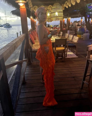 Rita Ora [ rita-ora ] - O noapte nebuna  ce spuneți va place fundul meu   Aștept o nota