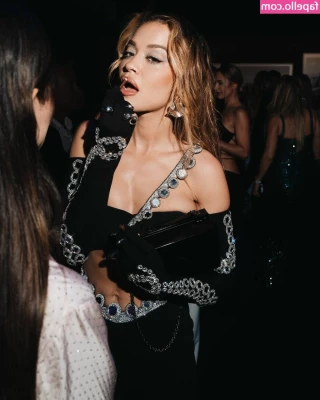 Rita Ora [ rita-ora ] - Some Marie feet and booty